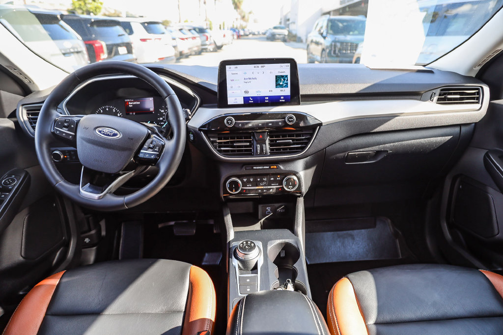Used 2022 Ford Escape SE w/ SE Sport Appearance Package AWD/4WD image 12