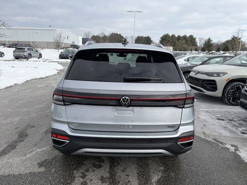 New 2026 Volkswagen Taos SE image 5