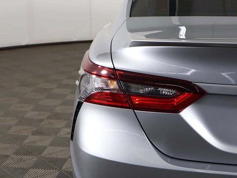 Used 2022 Toyota Camry SE FWD image 11