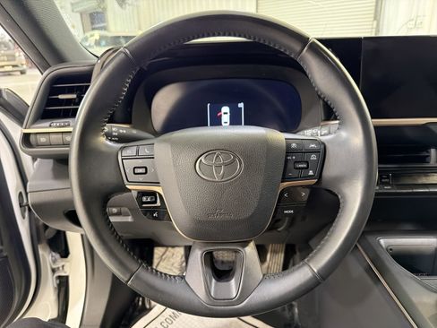 Used 2023 Toyota Crown XLE image 13