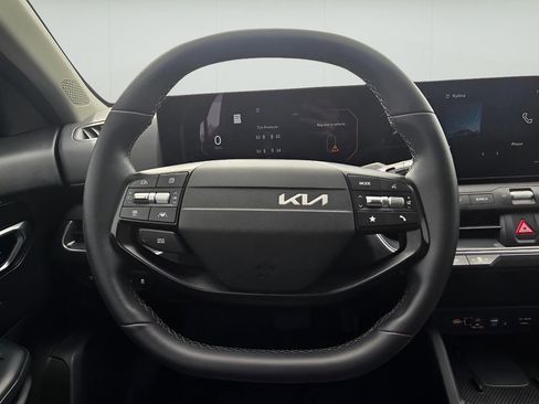 Used 2025 Kia K4 EX FWD image 16