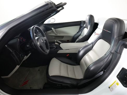 Used 2011 Chevrolet Corvette Grand Sport w/ Preferred Equipment Group RWD image 16