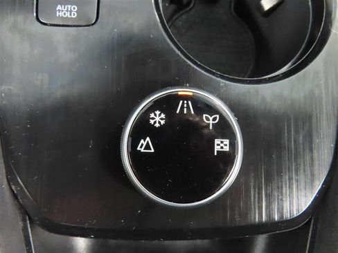 Used 2023 Nissan Rogue SV AWD/4WD image 28