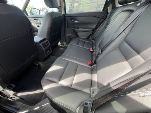 Used 2026 Nissan Rogue SL AWD/4WD image 28