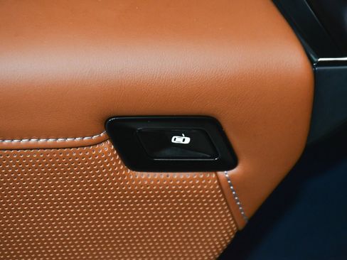 Used 2025 BMW 760i xDrive image 17