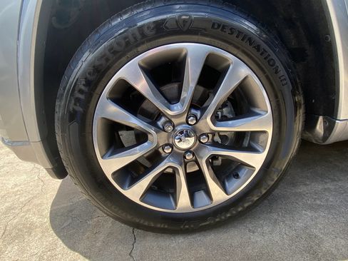 Used 2018 Jeep Grand Cherokee Altitude RWD image 21