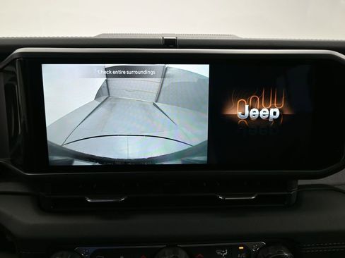 Used 2026 Jeep Wrangler Unlimited Sahara AWD/4WD image 16