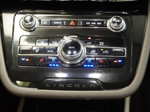 Used 2021 Lincoln Corsair AWD w/ Premium Package image 22