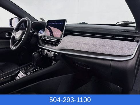 Used 2024 Jeep Compass Latitude AWD/4WD image 29