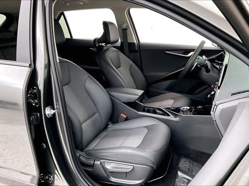 Used 2025 Kia Niro Wind w/ Wind Preserve Package image 10