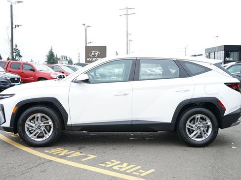 Certified 2025 Hyundai Tucson SE image 6