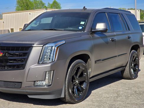 Used 2020 Cadillac Escalade Premium Luxury AWD/4WD image 52