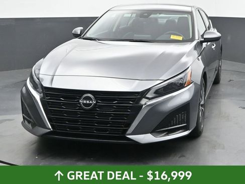 Used 2023 Nissan Altima 2.5 SV image 5