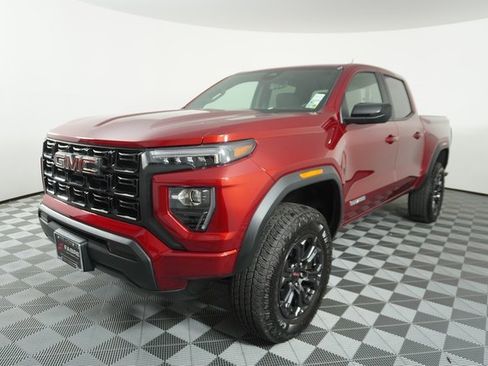 Used 2025 GMC Canyon Elevation image 3