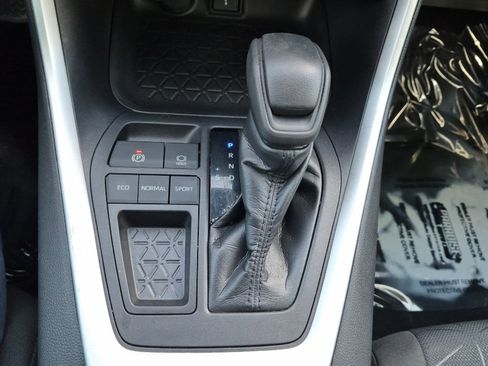 Used 2021 Toyota RAV4 XLE FWD image 19