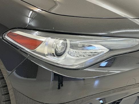 Used 2020 Alfa Romeo Giulia RWD image 12
