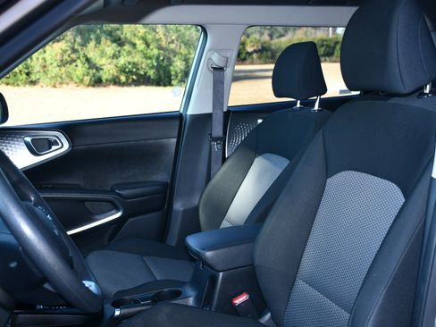 Used 2023 Kia Soul LX w/ Option Group 015 image 9