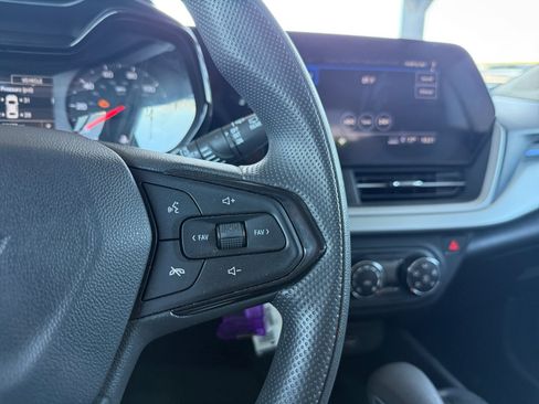 Used 2025 Chevrolet Trax LS FWD image 17