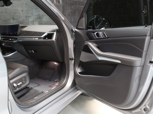 Used 2025 BMW X5 sDrive40i w/ M Sport Package RWD image 26