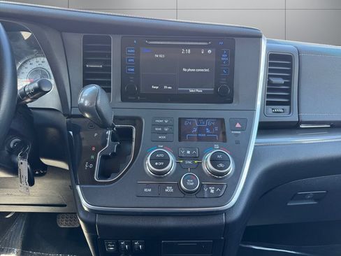 Used 2015 Toyota Sienna SE FWD image 18