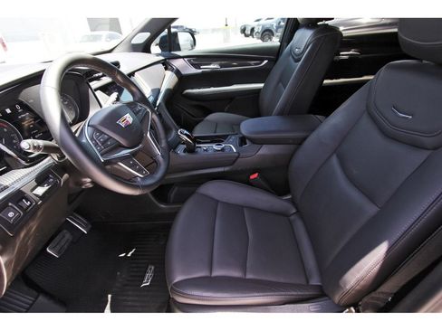 Certified 2025 Cadillac XT5 Sportv w/ Technology Package AWD/4WD image 6