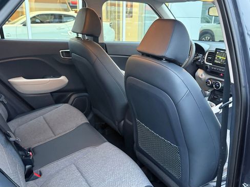 Used 2020 Hyundai Venue image 22