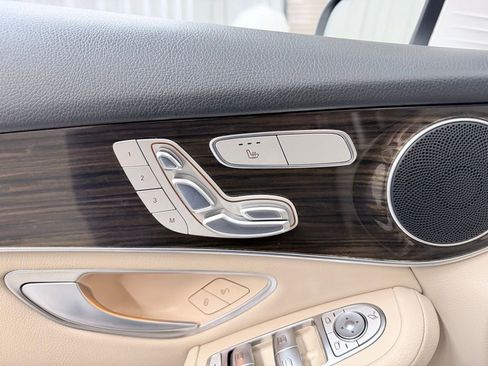 Used 2021 Mercedes-Benz GLC 300 image 12