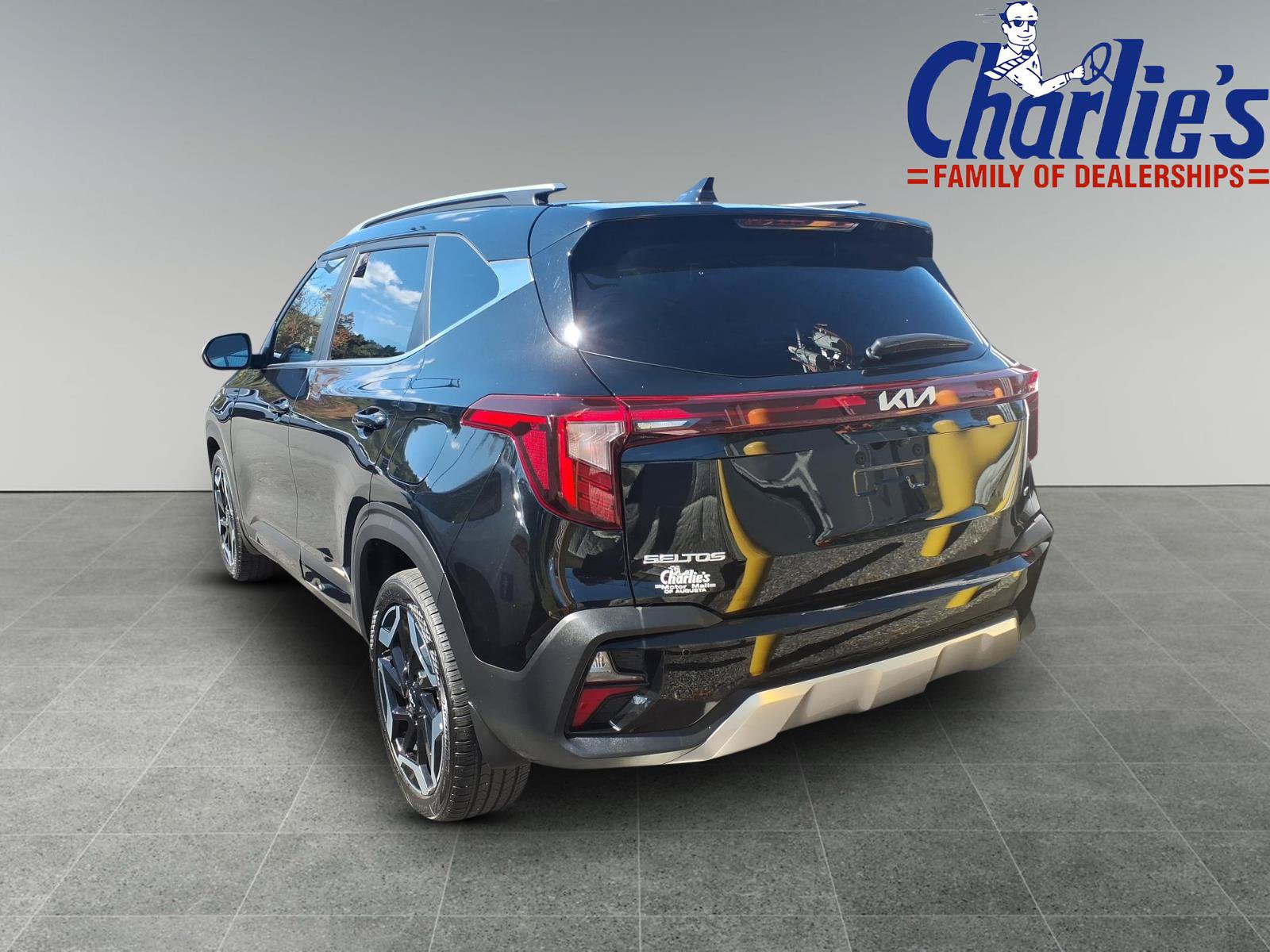 Certified 2025 Kia Seltos SX w/ SX Sunroof Package AWD/4WD image 5