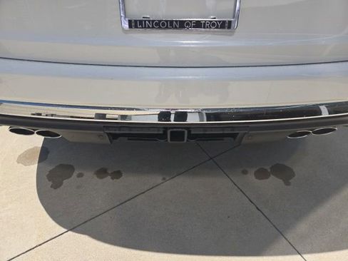 Used 2023 Lincoln Aviator Reserve w/ Equipment Group 201A AWD/4WD image 17