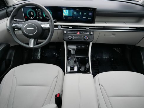 Certified 2025 Hyundai Tucson SE image 10