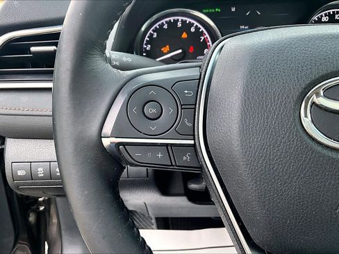 Used 2018 Toyota Camry XLE image 23