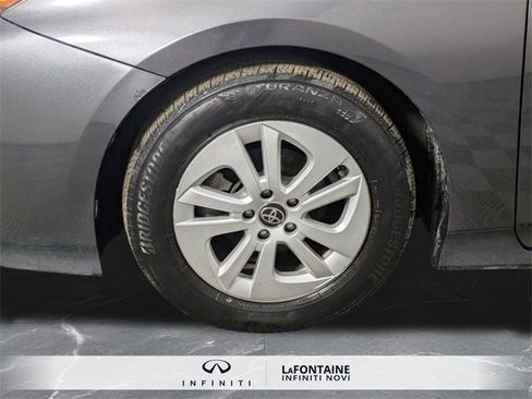 Used 2017 Toyota Prius Two image 32