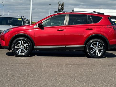 Used 2017 Toyota RAV4 XLE w/ All Weather Liner Package AWD/4WD image 7