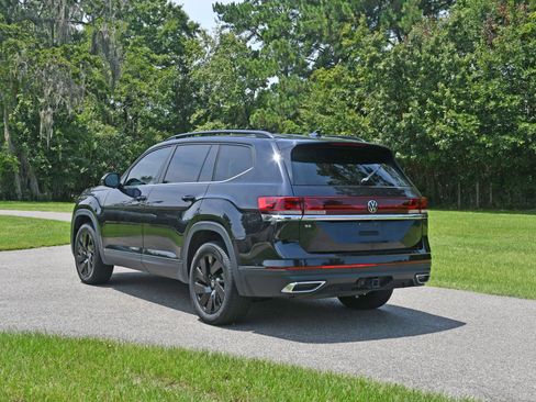 Used 2024 Volkswagen Atlas SE FWD image 3