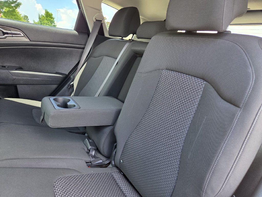 Used 2026 Kia Sportage LX FWD image 24