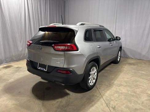 Used 2016 Jeep Cherokee Latitude w/ Cold Weather Group AWD/4WD image 7