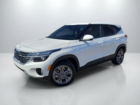 Used 2024 Kia Seltos LX AWD/4WD image 2