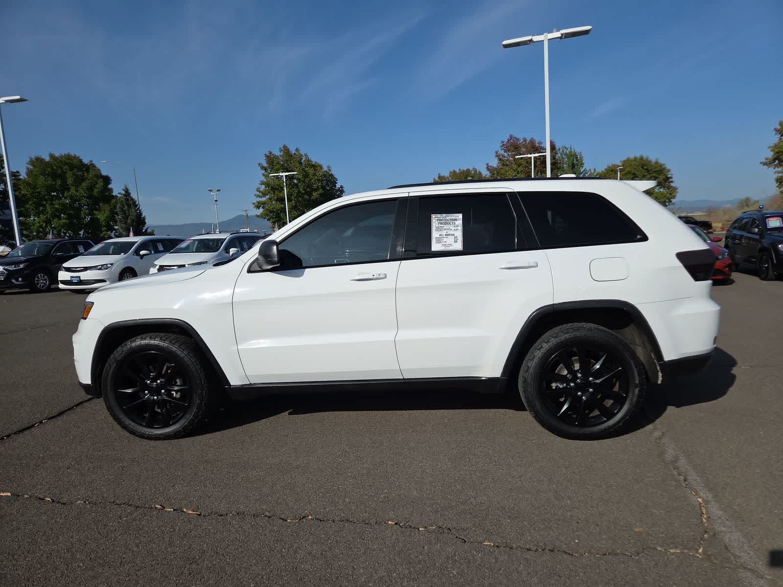 Used 2018 Jeep Grand Cherokee Altitude AWD/4WD image 11
