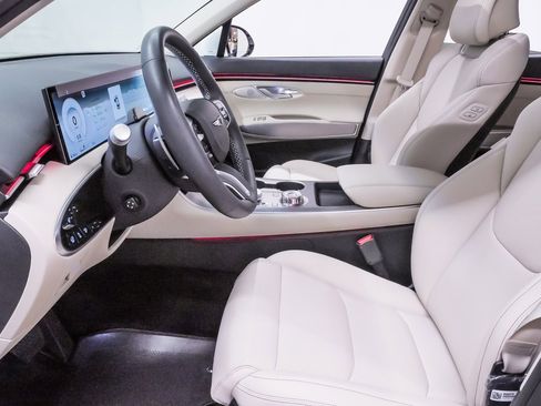 Certified 2026 Genesis GV70 2.5T Select image 9