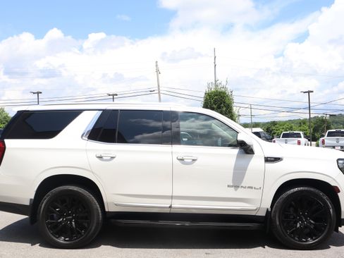 Used 2021 GMC Yukon Denali w/ LPO, Illumination Package AWD/4WD image 6