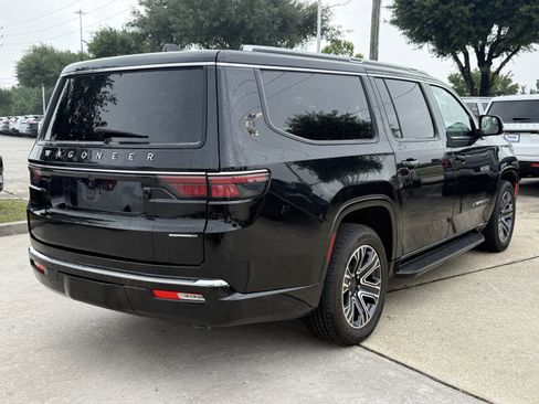 Used 2024 Jeep Wagoneer L Series II AWD/4WD image 5