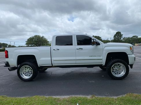 Used 2015 GMC Sierra 2500 Denali w/ Duramax Plus Package AWD/4WD image 10