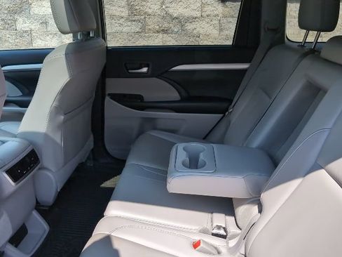Used 2019 Toyota Highlander XLE w/ Protection Package #3 AWD/4WD image 22