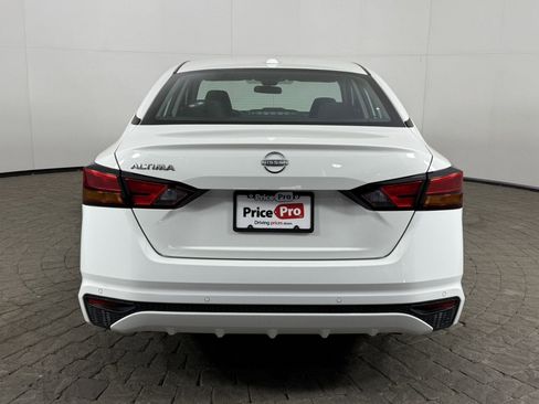 Used 2025 Nissan Altima 2.5 SV FWD image 6