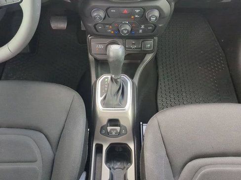 Certified 2022 Jeep Renegade Latitude AWD/4WD image 20