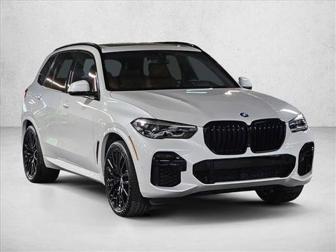 Used 2022 BMW X5 sDrive40i w/ M Sport Package RWD image 3