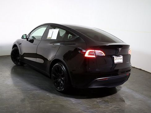 Used 2021 Tesla Model Y Long Range image 2
