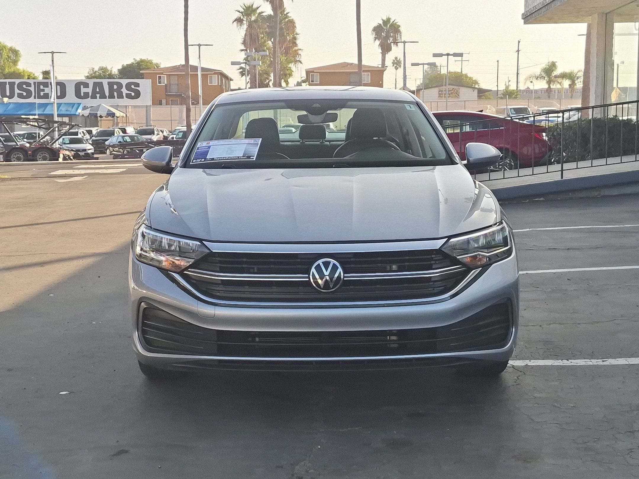 Used 2024 Volkswagen Jetta SE FWD image 3