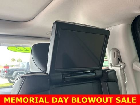 Used 2022 Chrysler Pacifica Limited w/ Uconnect Theater Family Group AWD/4WD image 15