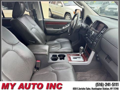 Used 2010 Nissan Pathfinder LE w/ Navigation Pkg image 30